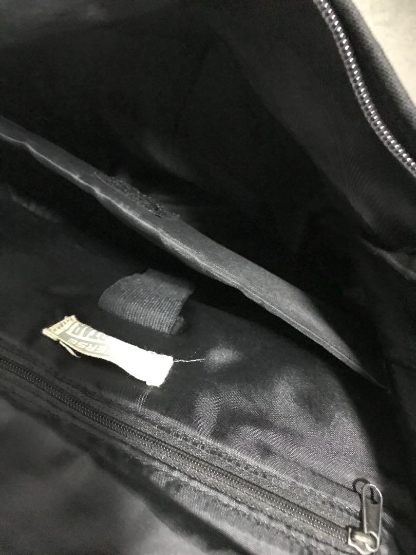 Converse Backpack (Category: Backpacks) located in Singapore. Submitted by cheapestin_town (Listing ID 185227802, Image 4). Description: Condition 8/10 Not using it anymore. .