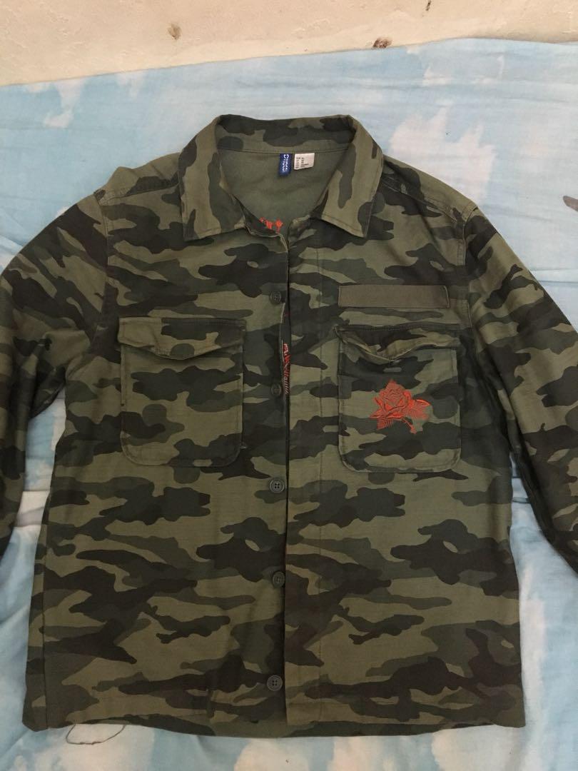 Jaket army H M Fesyen Pria Pakaian di Carousell