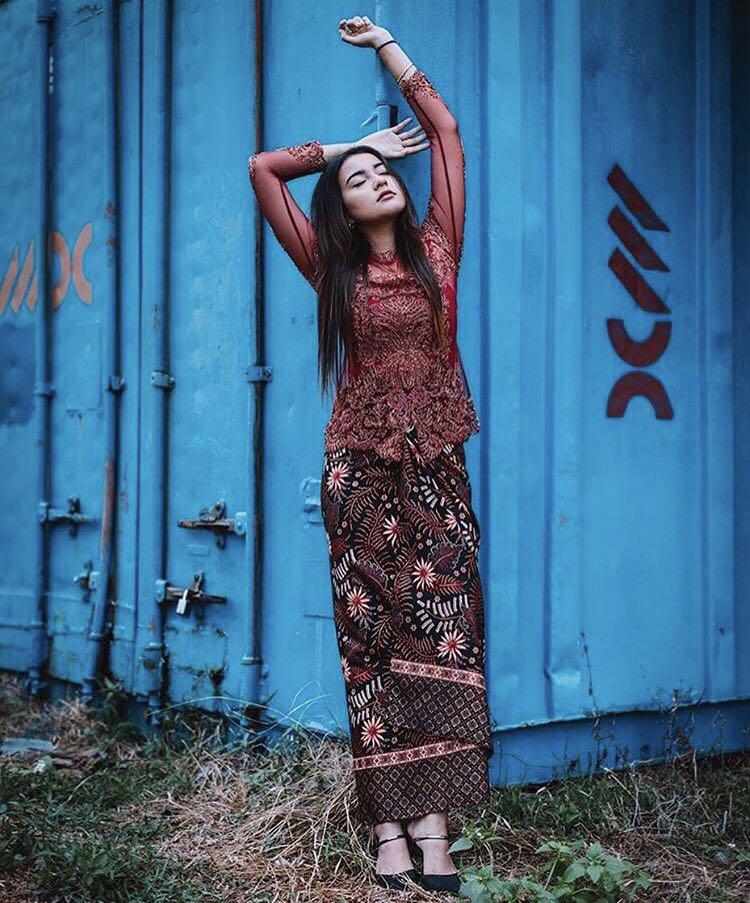 KEBAYA EXCLUSIVE 2018 Women s Fashion Muslimah Fashion Baju Kurung sets on Carousell
