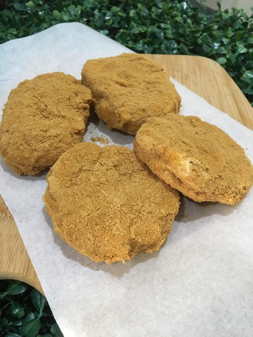 KETO SILVANAS (Category: Packaged & Instant Food) located in Pasig City. Submitted by aronlinebazaar (Listing ID 185277641, Image 2). Description: Anyone here interested to buy keto chocolate seduction, keto silvanas and keto doughnuts? 💕😍 Perfect desserts without a guilt! Reward yourself for the weight loss you achieve. KETO SILVANAS 320/10 pieces Ingredients: egg whites, naturals stevia, butter, almond/peanuts combination. Per Piece contains: