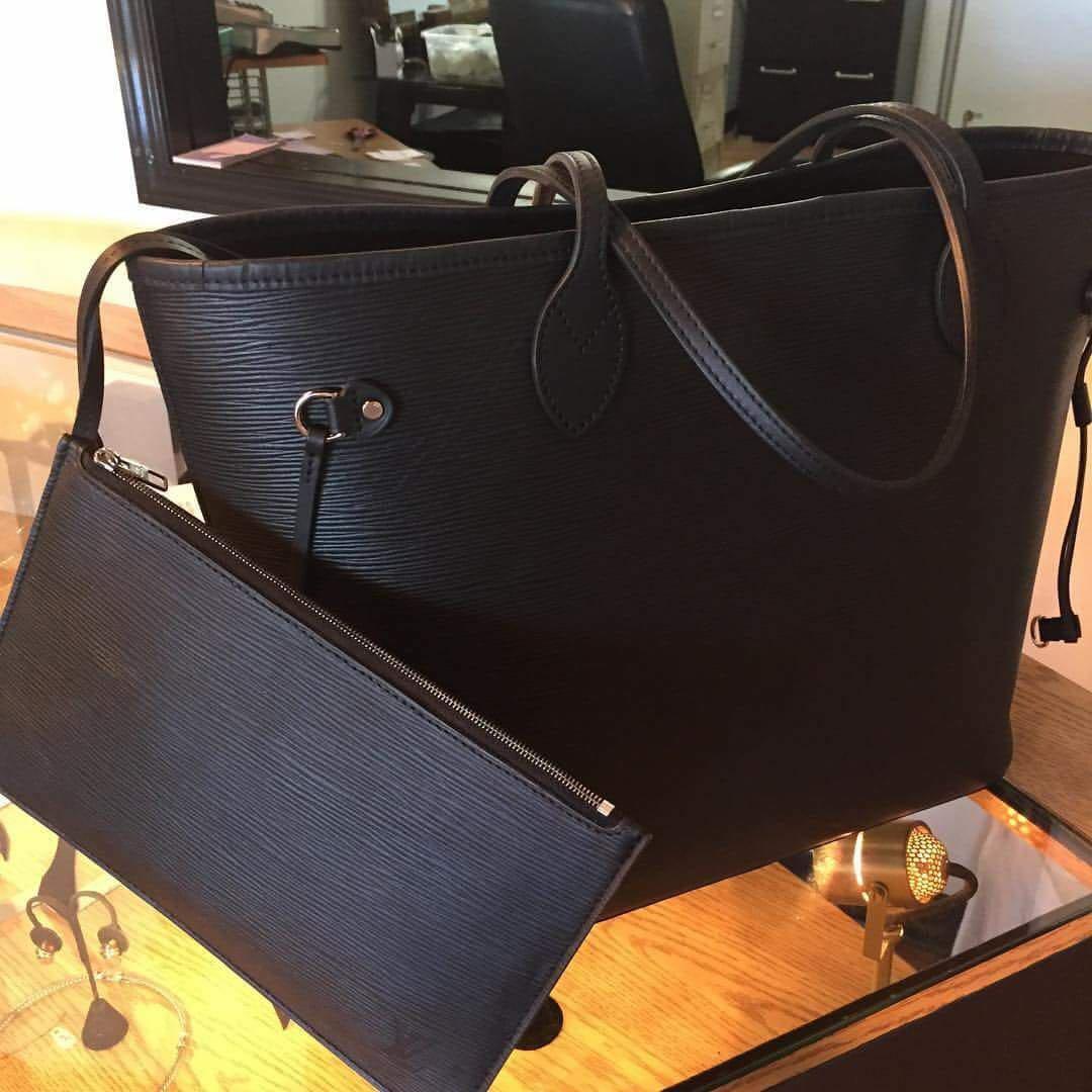 Authentic LOUIS VUITTON Black Epi Leather Neverfull MM Bag, Luxury, Bags &  Wallets on Carousell