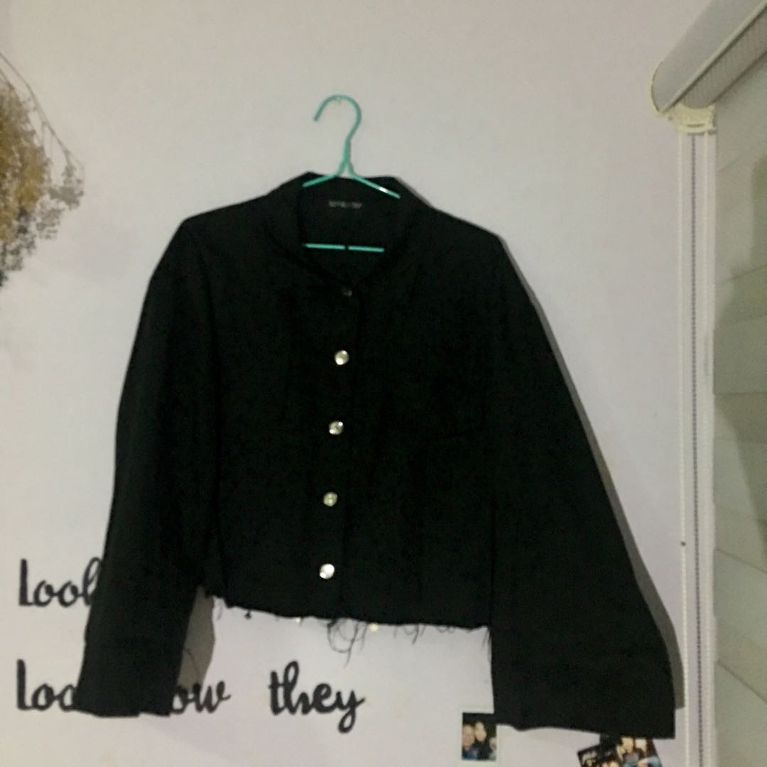 Oversized Black Denim Jacket W Bell Sleeves Women S Fashion Clothes Outerwear On Carousell Style historians don't record athleisure as having been a key trend in the old west. carousell