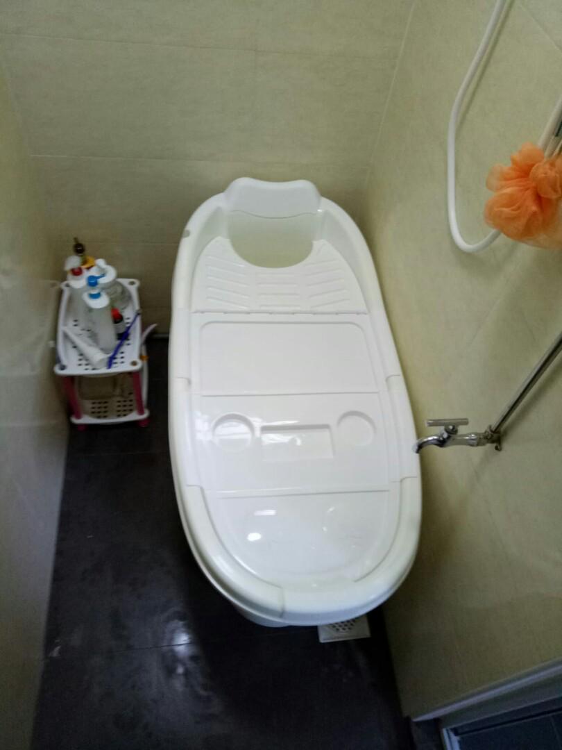 PORTABLE PLASTIC BATHTUB / HDB BATHTUB / SMALL SOAKING TUB / ADULT