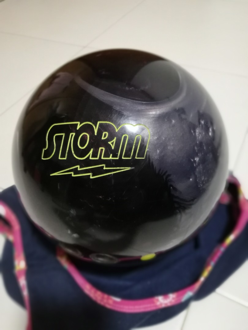 Storm Bowling Ball, Sports Equipment, Sports & Games, Billiards