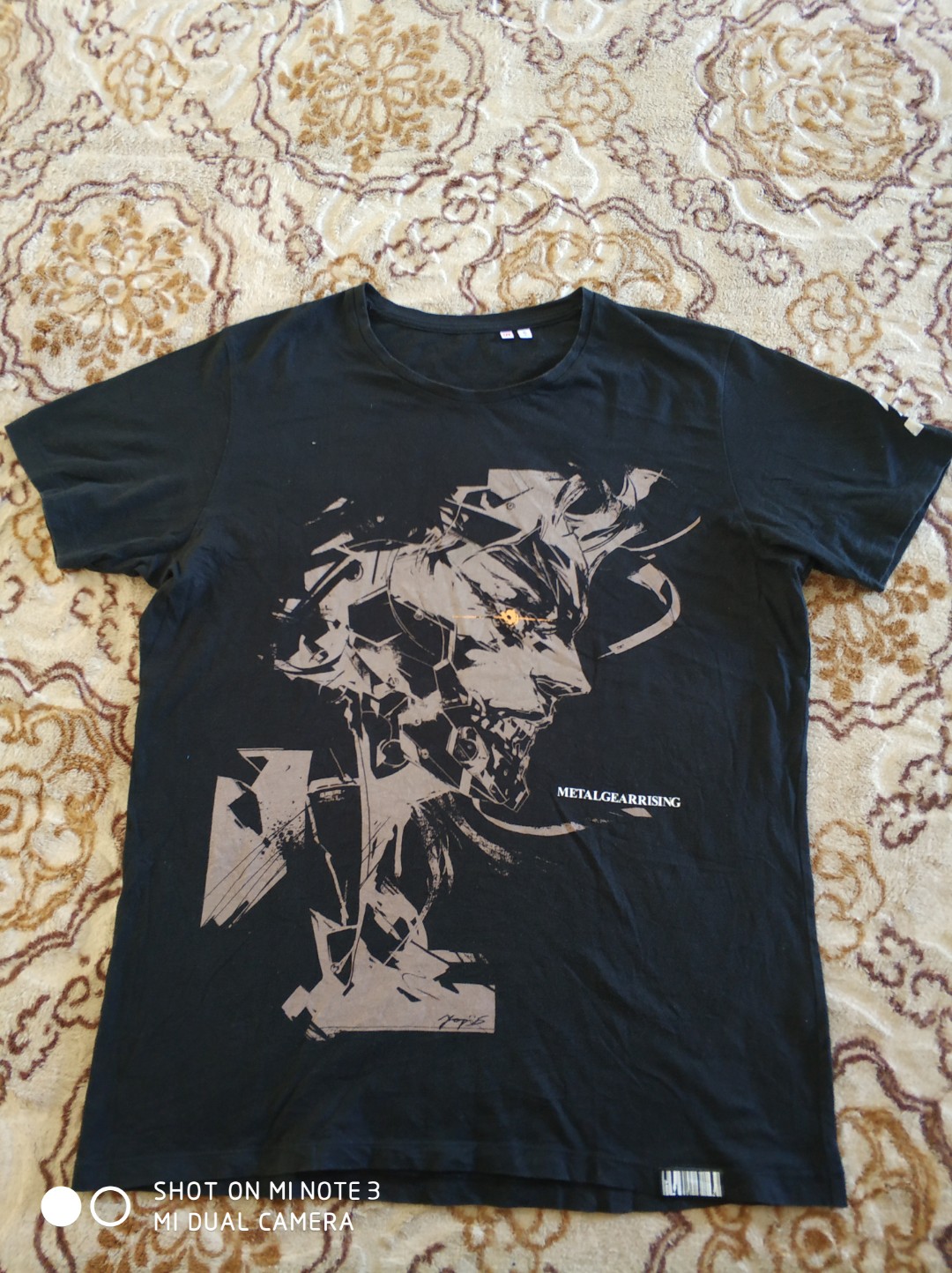 Uniqlo x metal gear rising, Men's Fashion, Clothes on Carousell