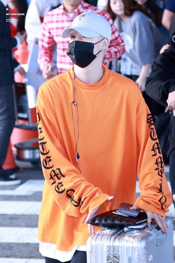 Vetements shirt K pop idol