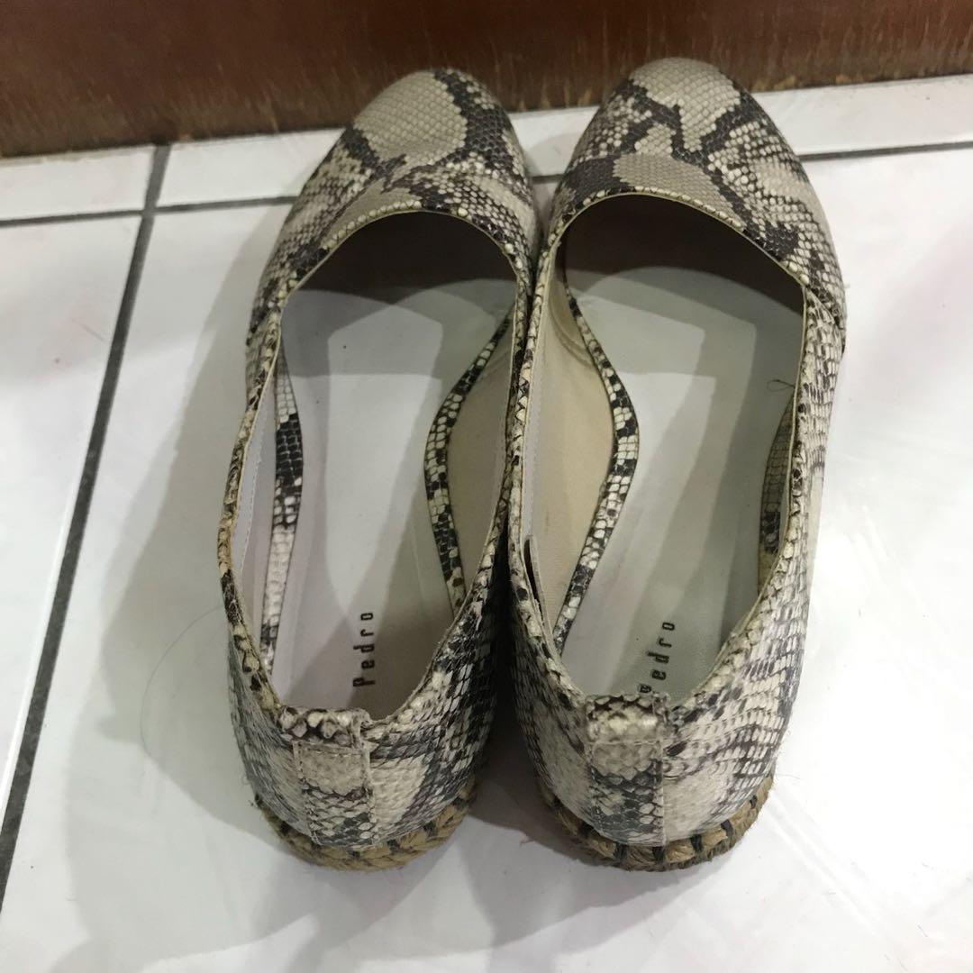 Espadrilles (Category: Loafers) located in Kuala Lumpur. Submitted by zenurban (Listing ID 185495502, Image 3). Description: Pedro espadrilles Condition 8/10 Shoes only Size 35 Free postage.