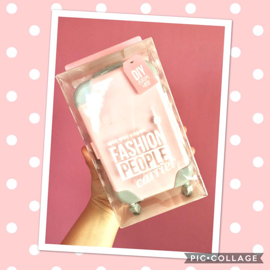 FASHION PEOPLE CARRIER PERIPERA (Category: Makeup) located in Manila. Submitted by sofielle_mnl (Listing ID 185442954, Image 2). Description: ✨ONLY FOR P500 - brand new!!! - selling it low, kasi wala na yung stickers. - authentic and 100% from korea 💌 LET'S MAKE A DEAL, PM ME FOR INQUIRIES! 💖 #iwantstarbucks #lookingfor #peripera #carrier #sale #makeup #korean #korea #koreanmakeup .