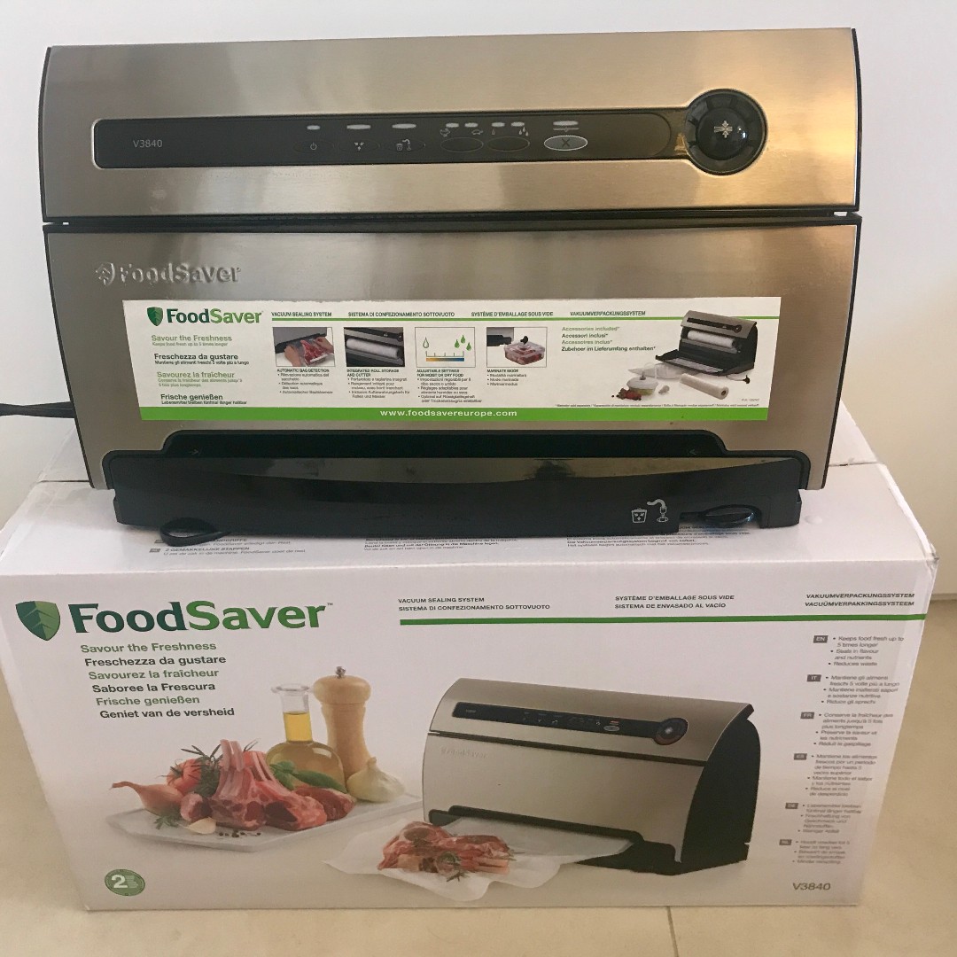 FoodSaver Vacuum Sealer V3840, Furniture & Home Living, Kitchenware