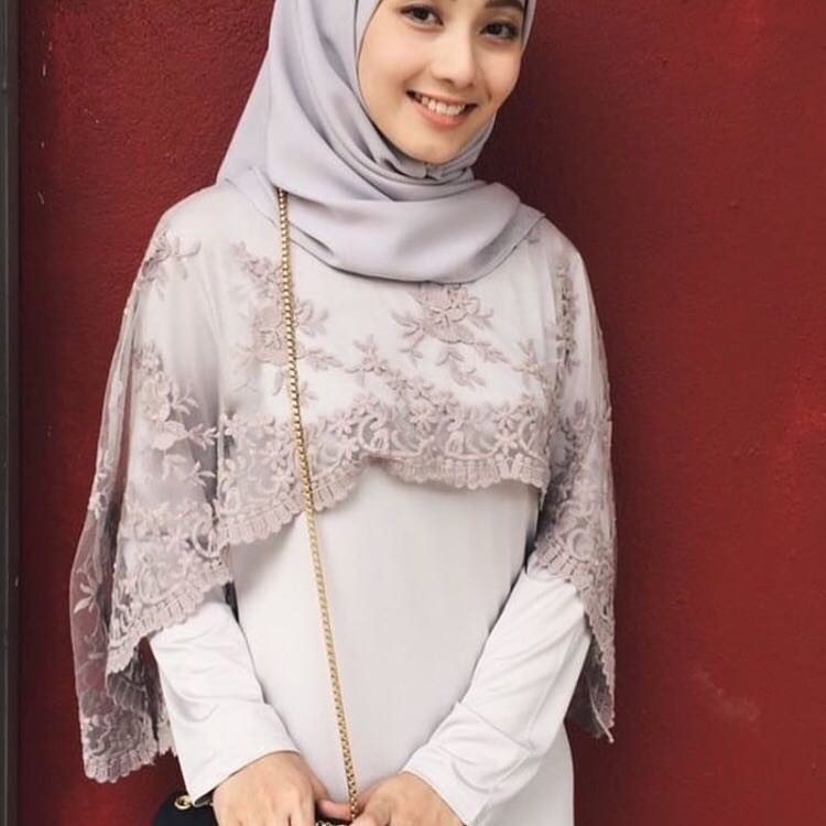 Cape lace top