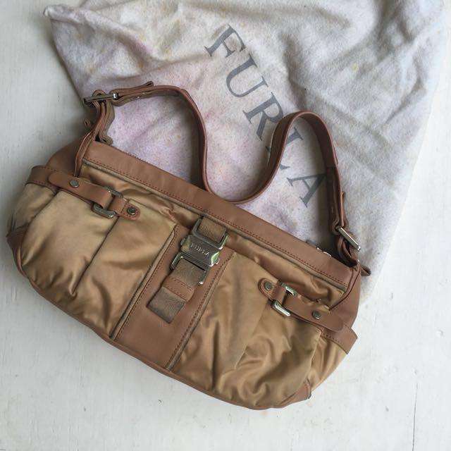 light brown shoulder bag