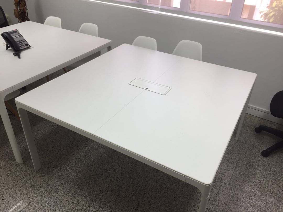 Bekant online conference table