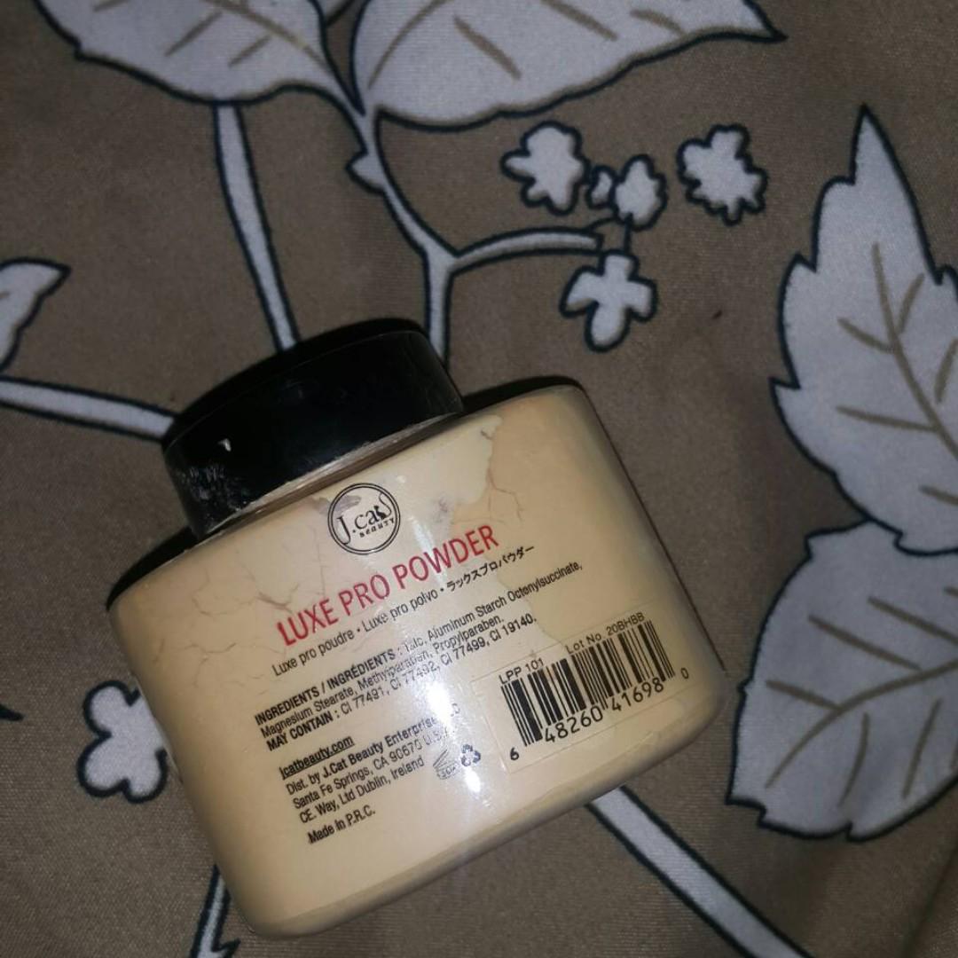 J Cat Beauty Banana Loose Powder Health Beauty Makeup On Carousell
