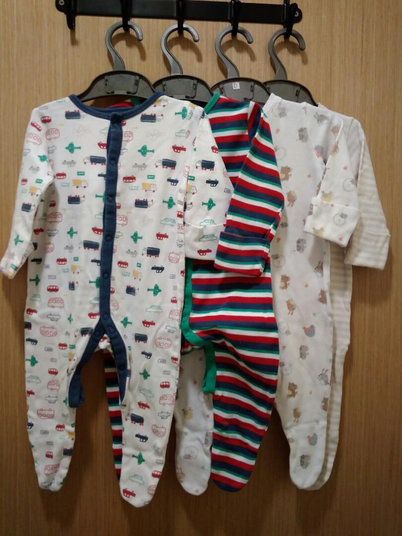 baby grows with built in scratch mitts