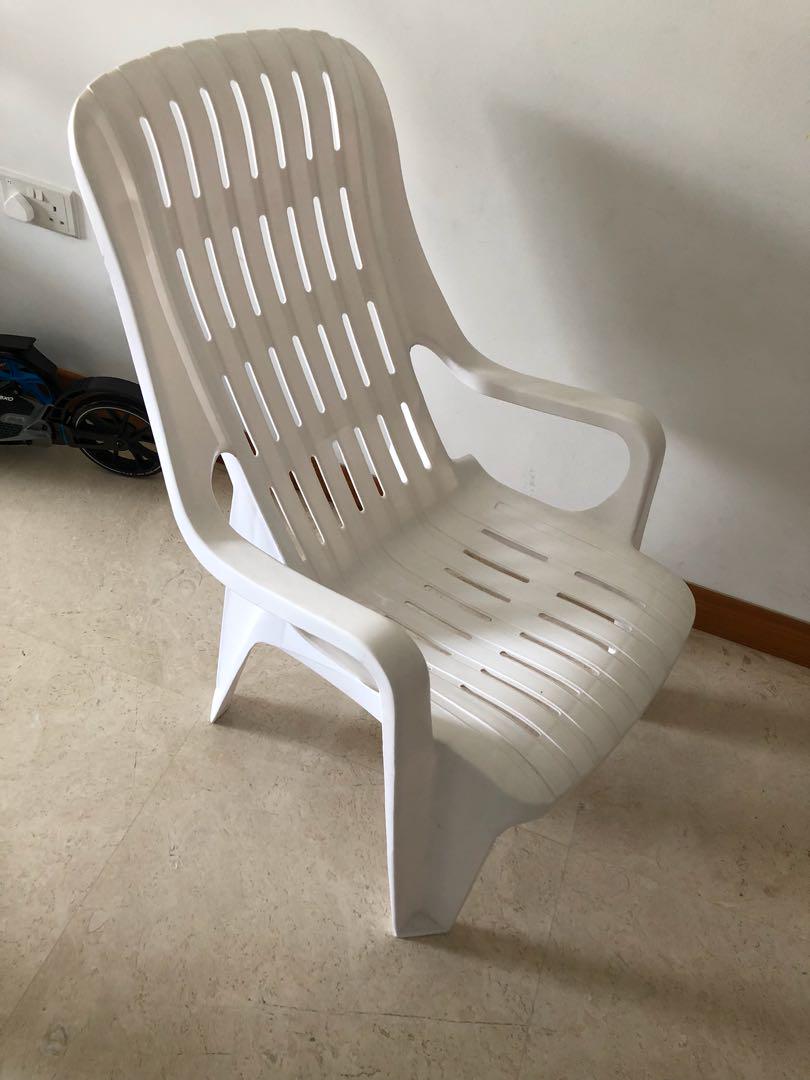 White pvc lounge 2025 chairs