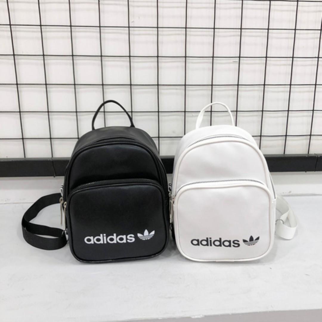 Adidas Originals三葉草雙肩包愛迪達女生包包迷你背包三宅一生後背包簡約肩背包防水小包 她的時尚 包包在旋轉拍賣