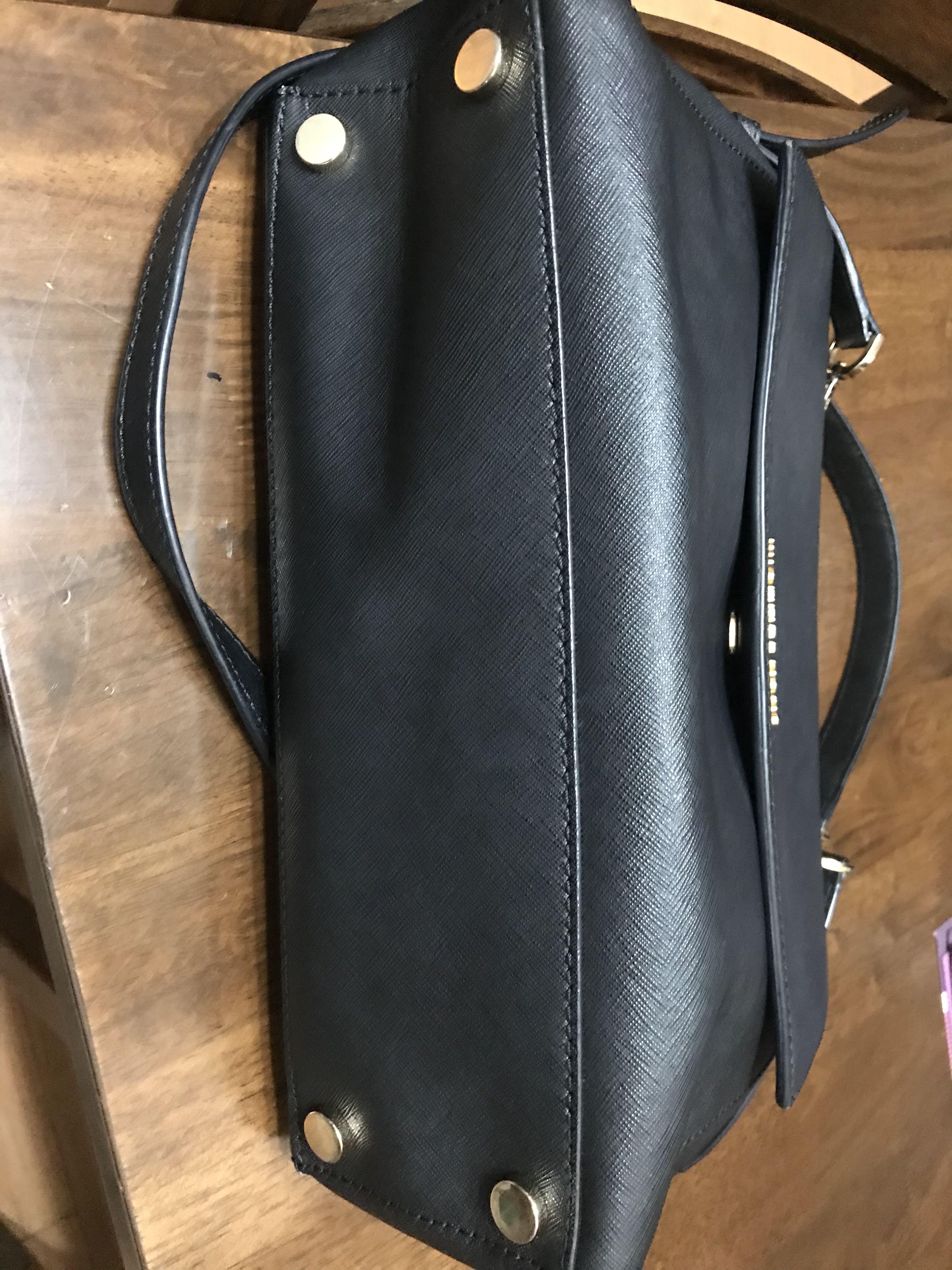 Authentic Michael Kors Ava Medium Saffiano Leather Satchel Bag, Women's  Fashion, Bags & Wallets, Cross-body Bags on Carousell