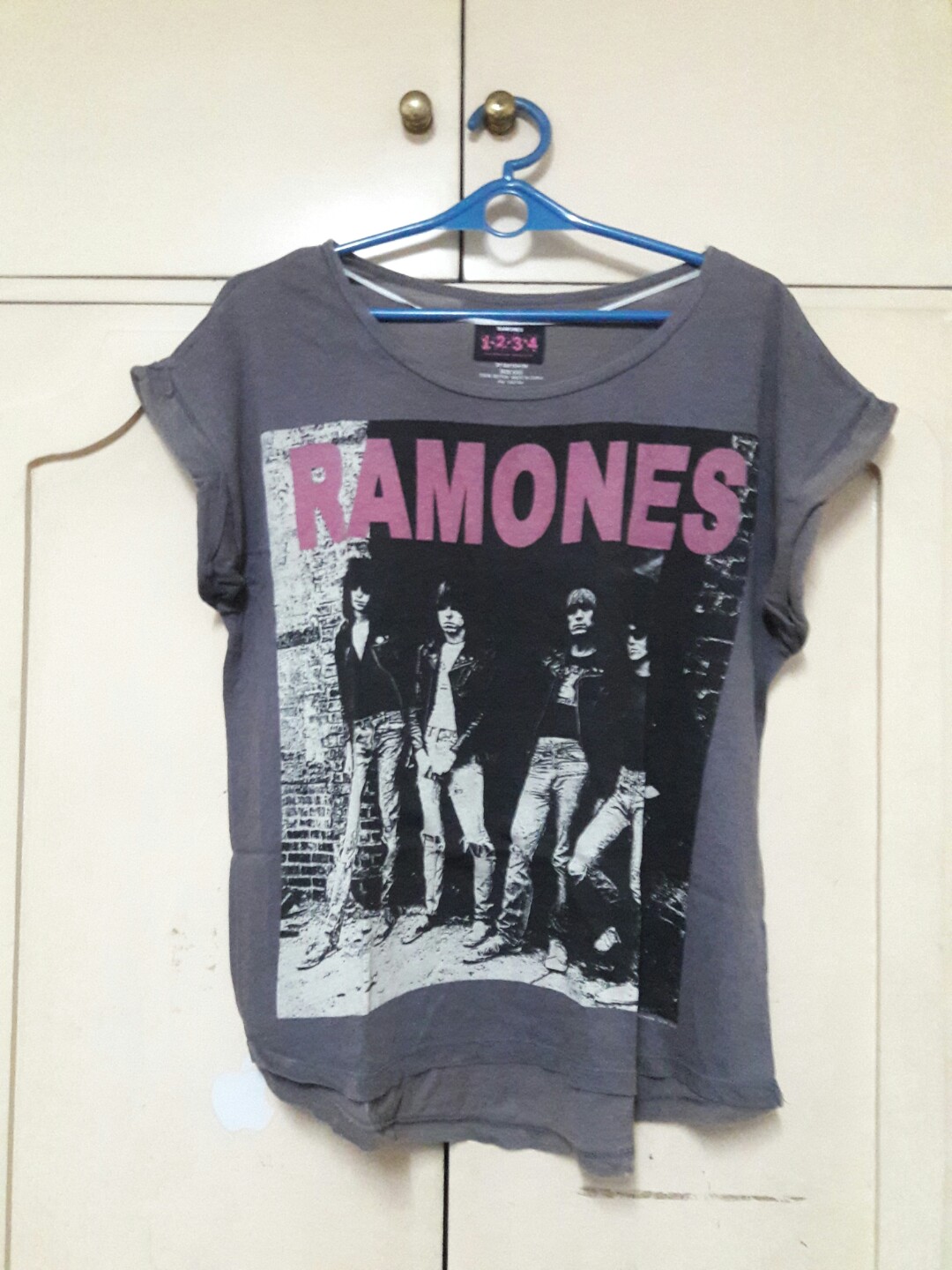Cotton On Ramones Tee, Women's Fashion 