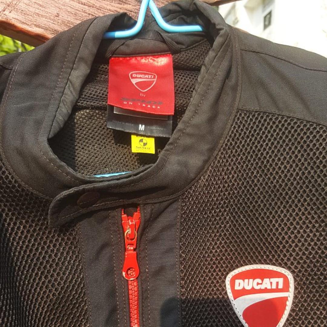 Ducati spidi flow outlet 2 jacket