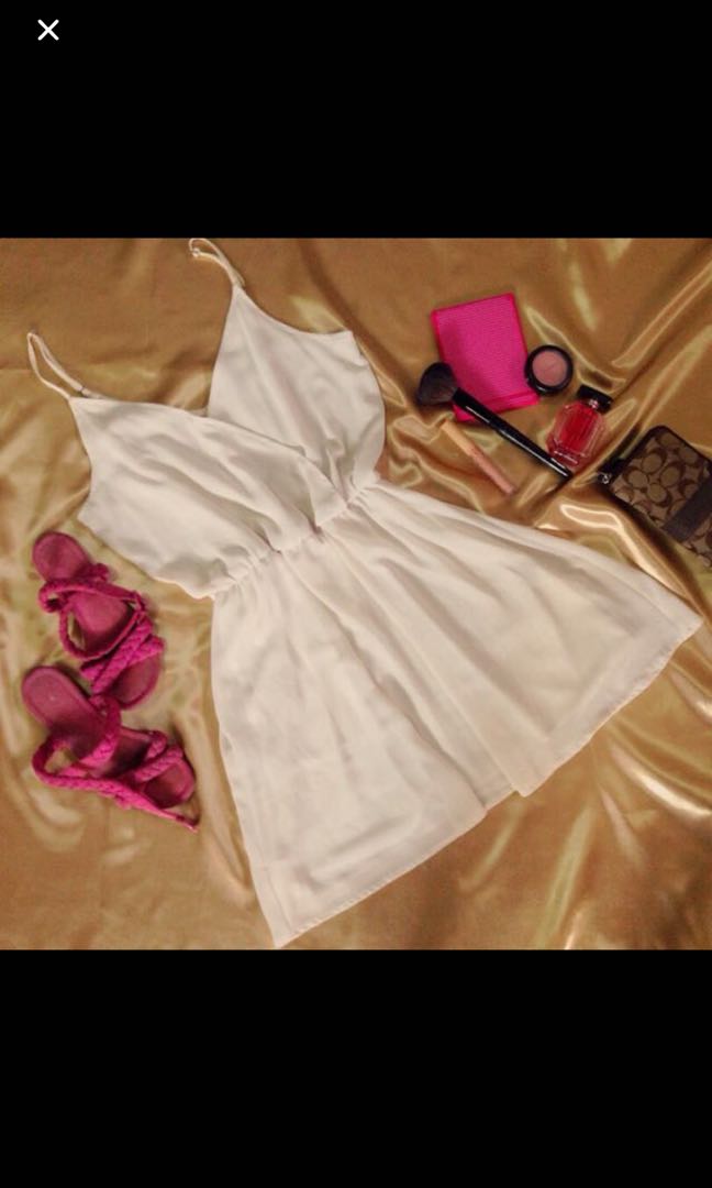 Forever 21 White dress (Category: Dresses) located in Quezon City. Submitted by classicbph (Listing ID 185611898, Image 1). Description: .