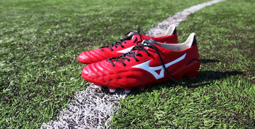 kasut bola new balance