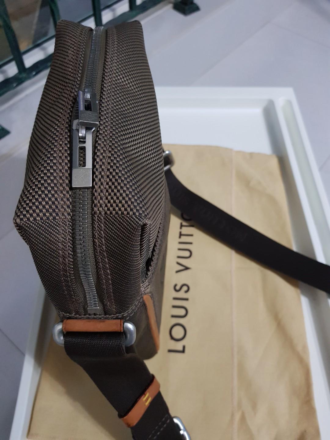Louis Vuitton, Bags, Louis Vuitton Black Denier Geant Canvas Messenger