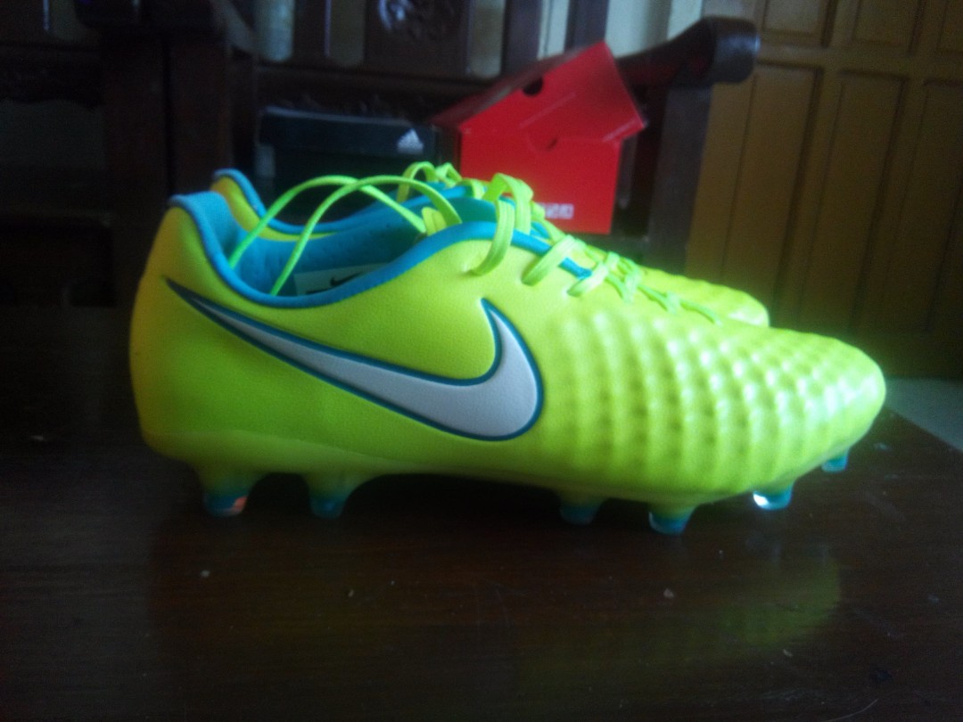 soccer shoes price