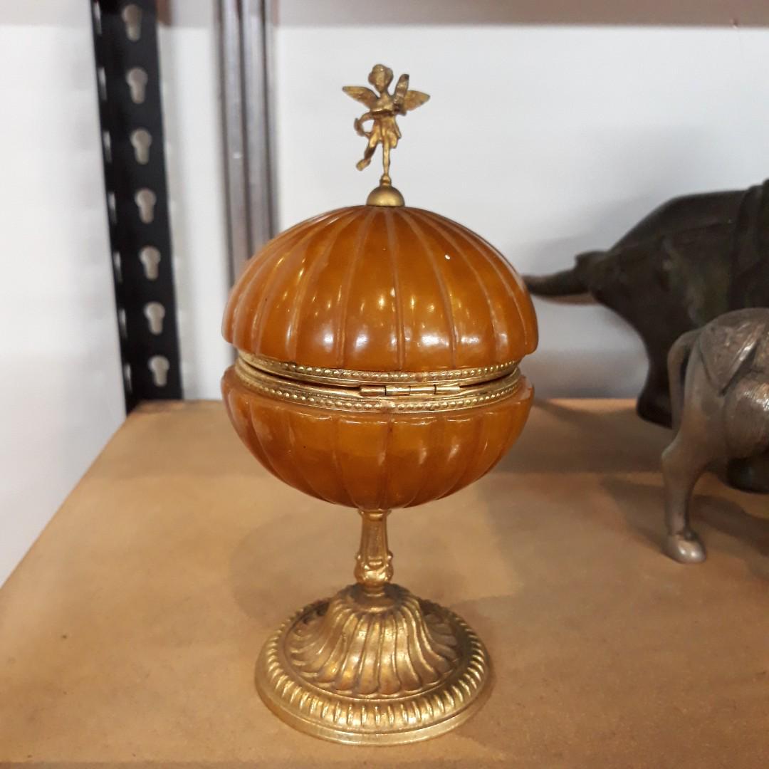 Alabaster Religious Container (Category: Religious Items) located in Quezon City. Submitted by lobaman (Listing ID 185553134, Image 3). Description: A vintage religious container.