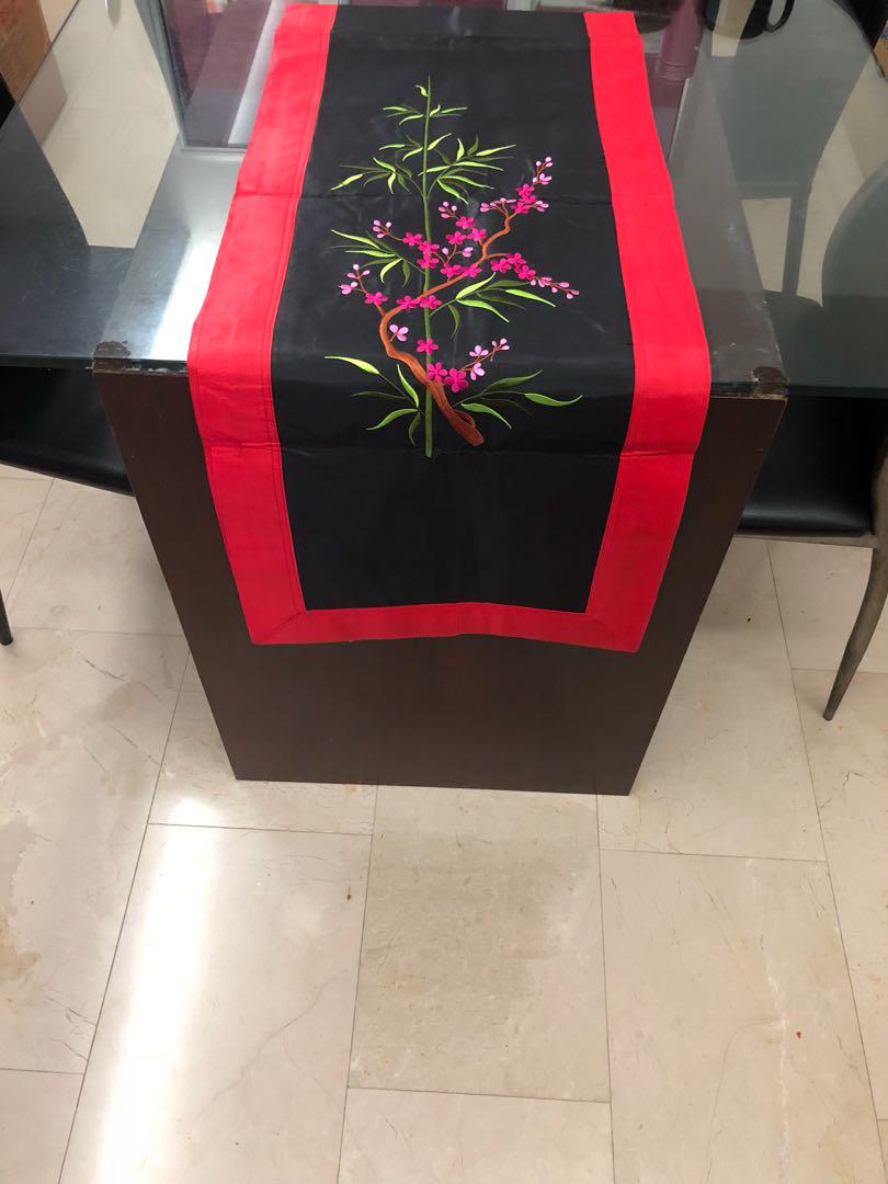 Table runner (Category: Table Linen & Textiles) located in Singapore. Submitted by chipmunk_s (Listing ID 185659006, Image 1). Description: .