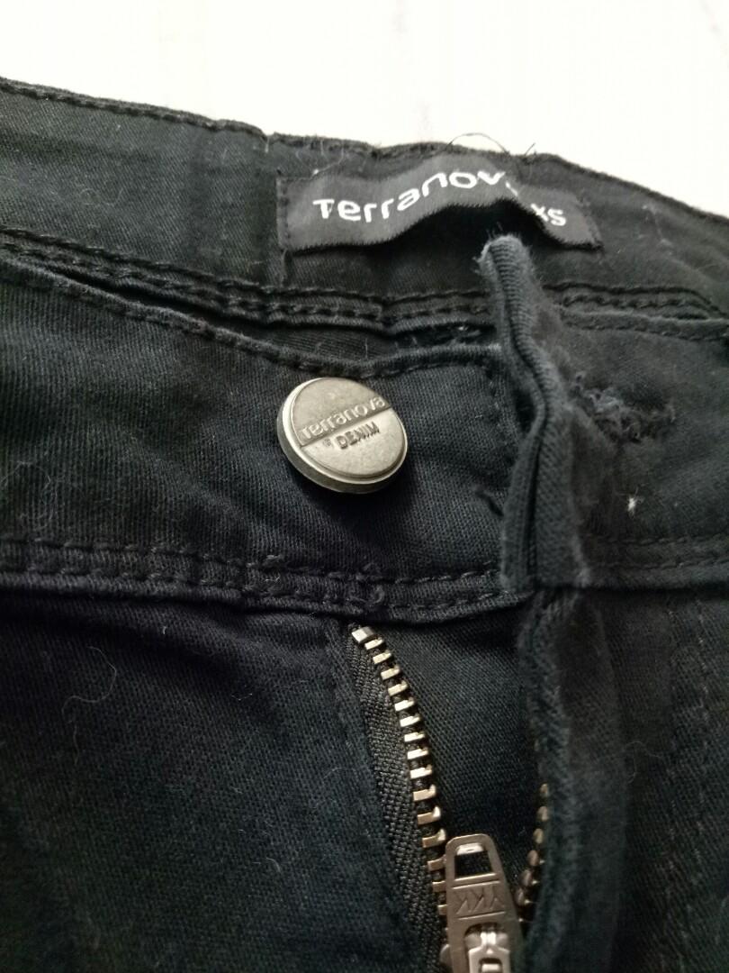 Terranova Slim Fit Black Pants (Category: Other Bottoms) located in Carmona. Submitted by genperf (Listing ID 185558305, Image 3). Description: Preloved Terranova black pants slim fit size XS (25/26) used only a couple of times, still in good condition..