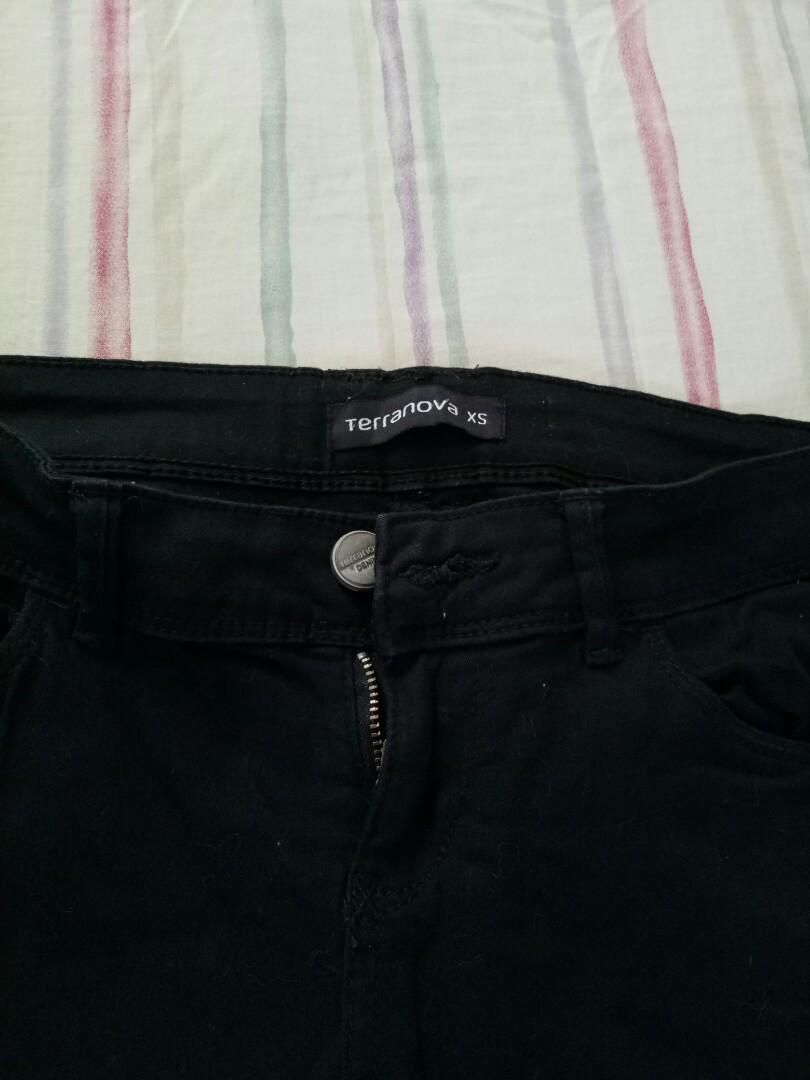 Terranova Slim Fit Black Pants (Category: Other Bottoms) located in Carmona. Submitted by genperf (Listing ID 185558305, Image 2). Description: Preloved Terranova black pants slim fit size XS (25/26) used only a couple of times, still in good condition..