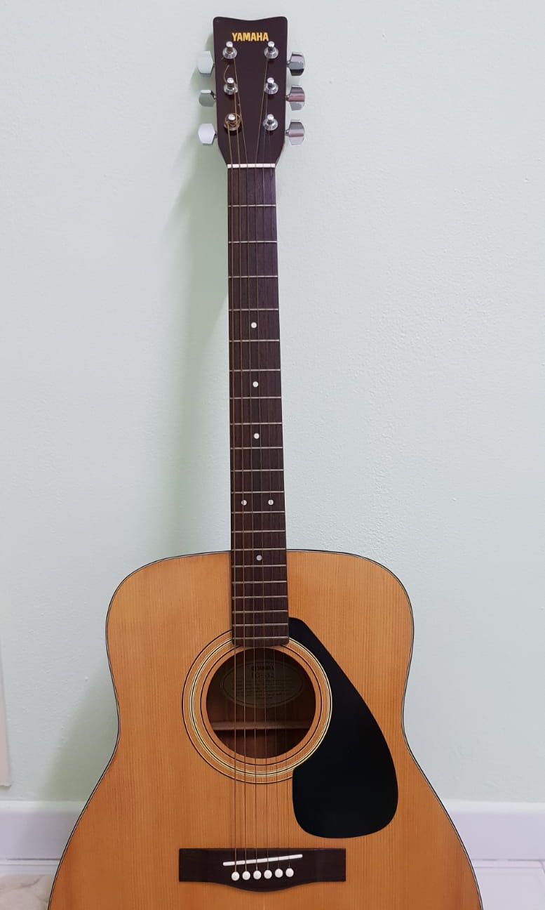 Yamaha fg 332 acoustic hot sale guitar