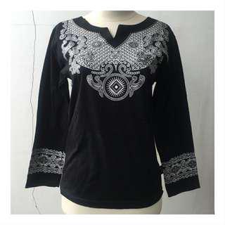Kaos Hitam