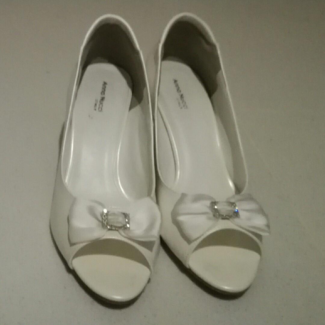 white strappy heels size 5