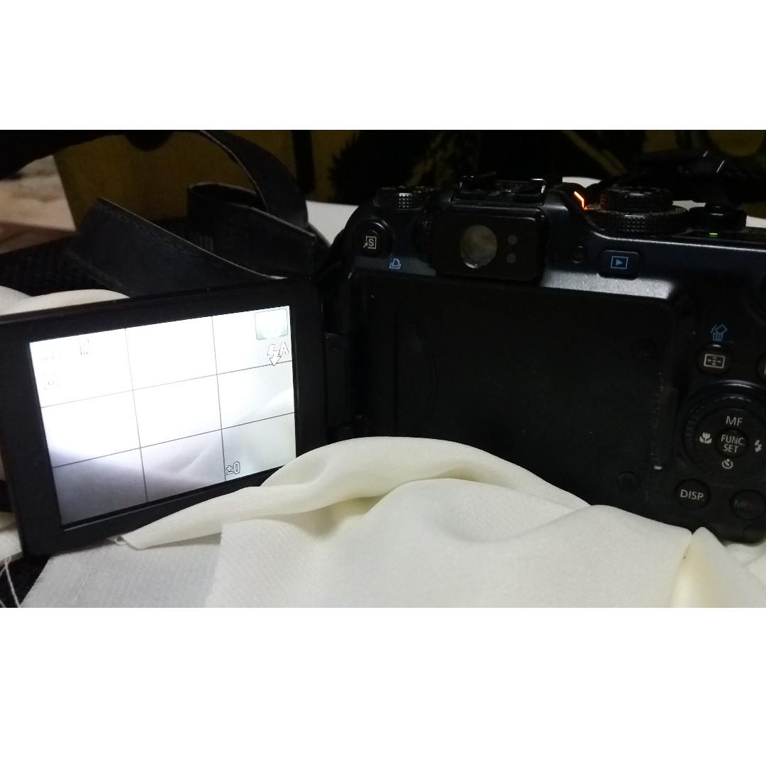 Canon G11 10MP Digital Camera with 5x Wide Angle Optical Stabilized