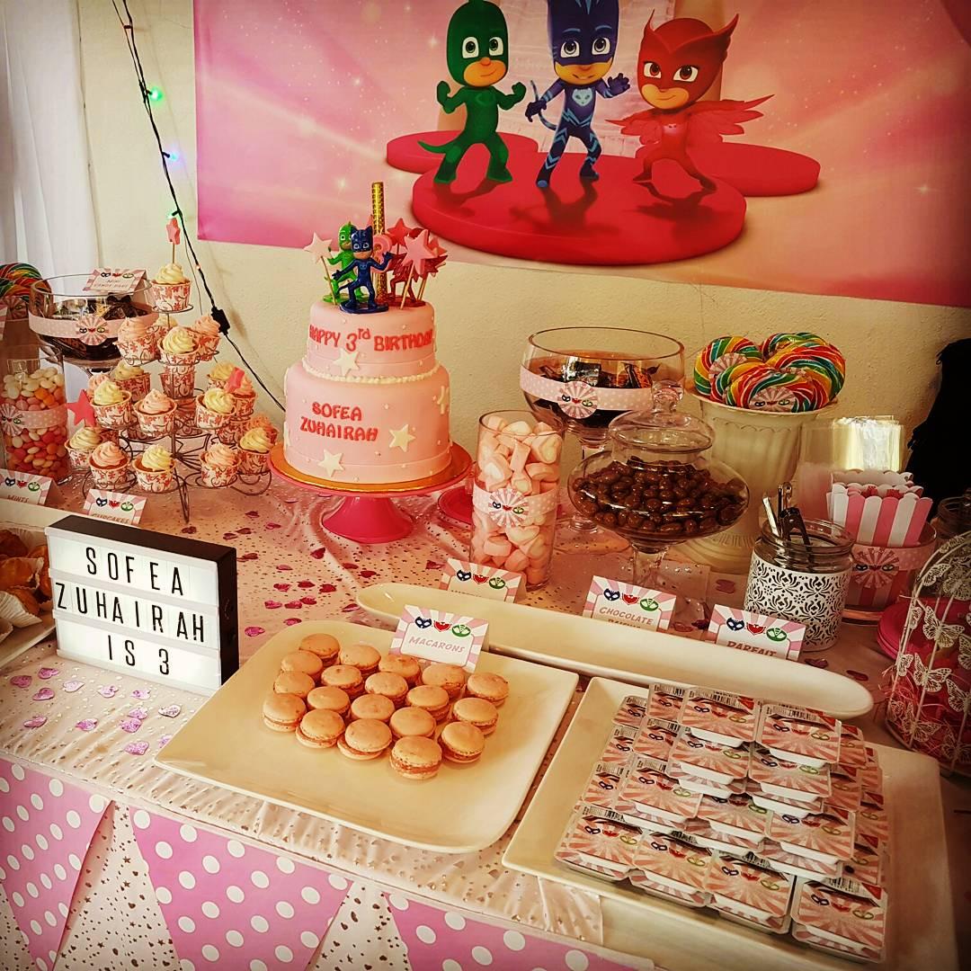 Dessert table/candy buffet (Category: Packaged & Instant Food) located in Petaling Jaya. Submitted by sarahpartypeople (Listing ID 185802487, Image 2). Description: Price starts from RM500 includes setting up, dismantling, customised table decor & themed decor props.