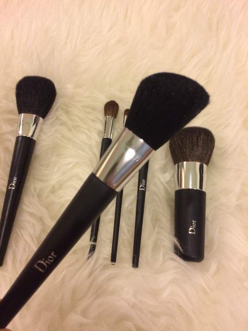 Dior Makeup Brush Set, Beauty & Personal Care, Face, Makeup on Carousell