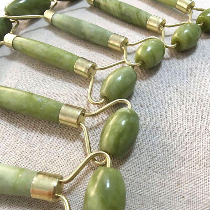 Jade Roller (Category: Massage Devices) located in Manila. Submitted by shoprehab (Listing ID 185868170, Image 2). Description: 100% HIGH QUALITY JADE ROLLER ✅reduces puffiness ✅clears toxins from the skin ✅tones facial muscles ✅stimulate blood flow and lymphatic drainage.