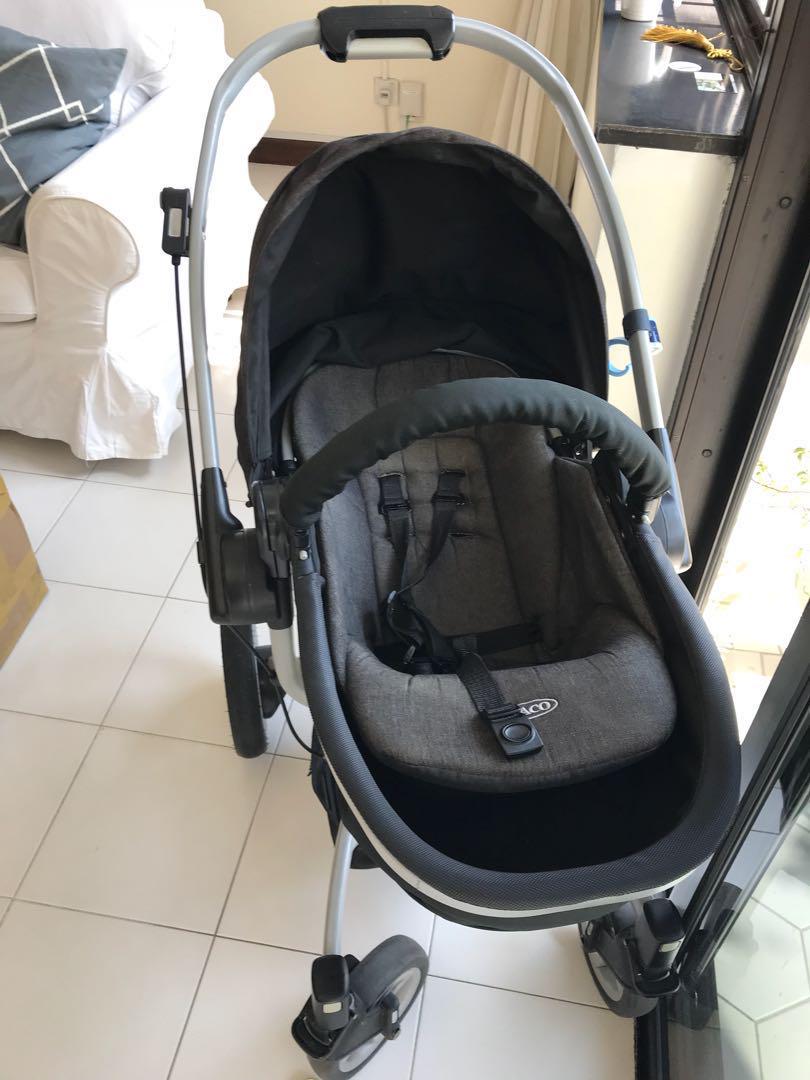Stroller (Category: Strollers) located in Singapore. Submitted by chanceim (Listing ID 184846310, Image 4). Description: 2014 it was the stroller of the year Graco stroller, back wheel need air or repair Pick up: Amber garden.