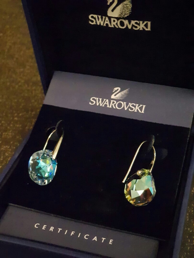 💯 Authentic Swarovski Hook Earrings 