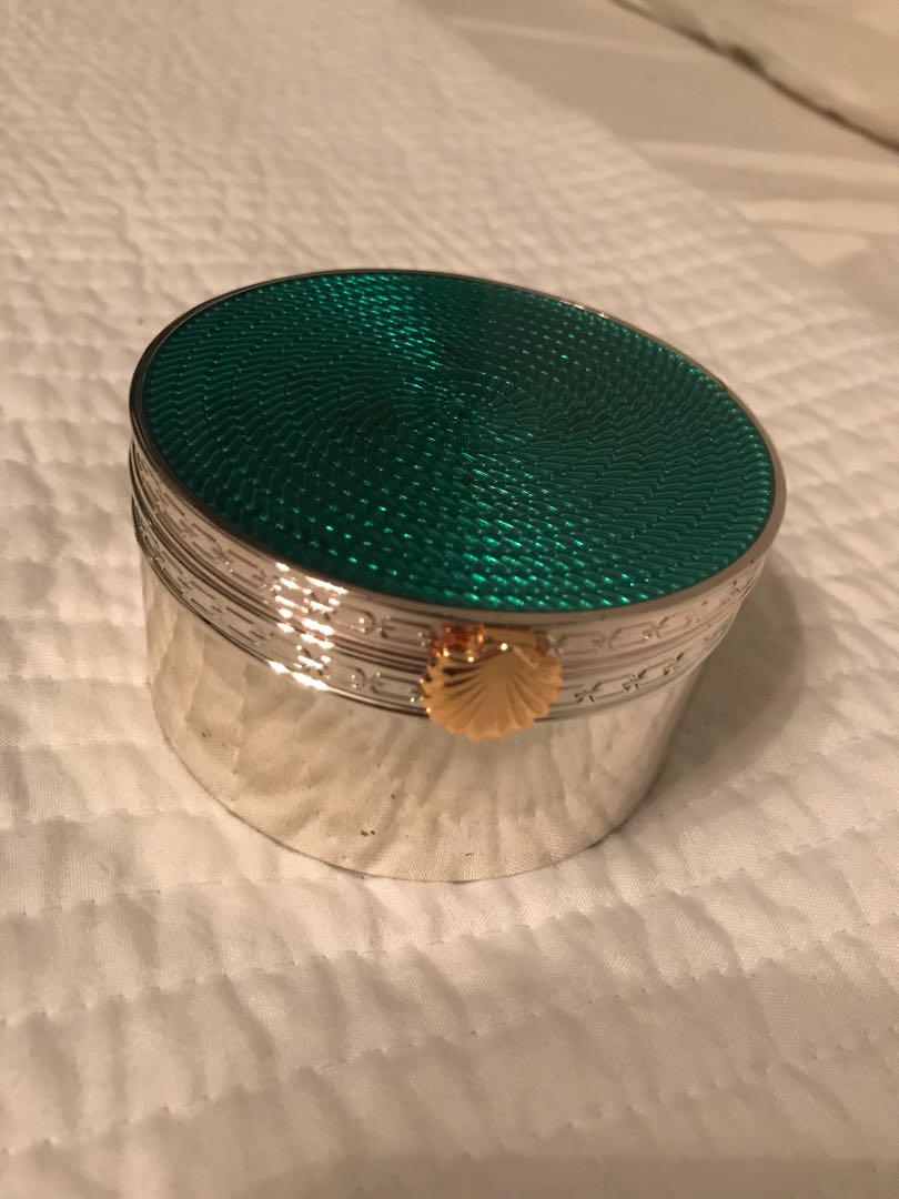 Vera Wang X Wedgwood Jewelry Box Everything Else On Carousell Discover vera wang's iconic wedding dresses. carousell