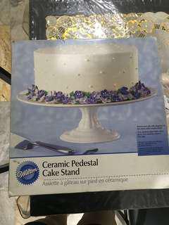 Wilton ceramic cake stand
