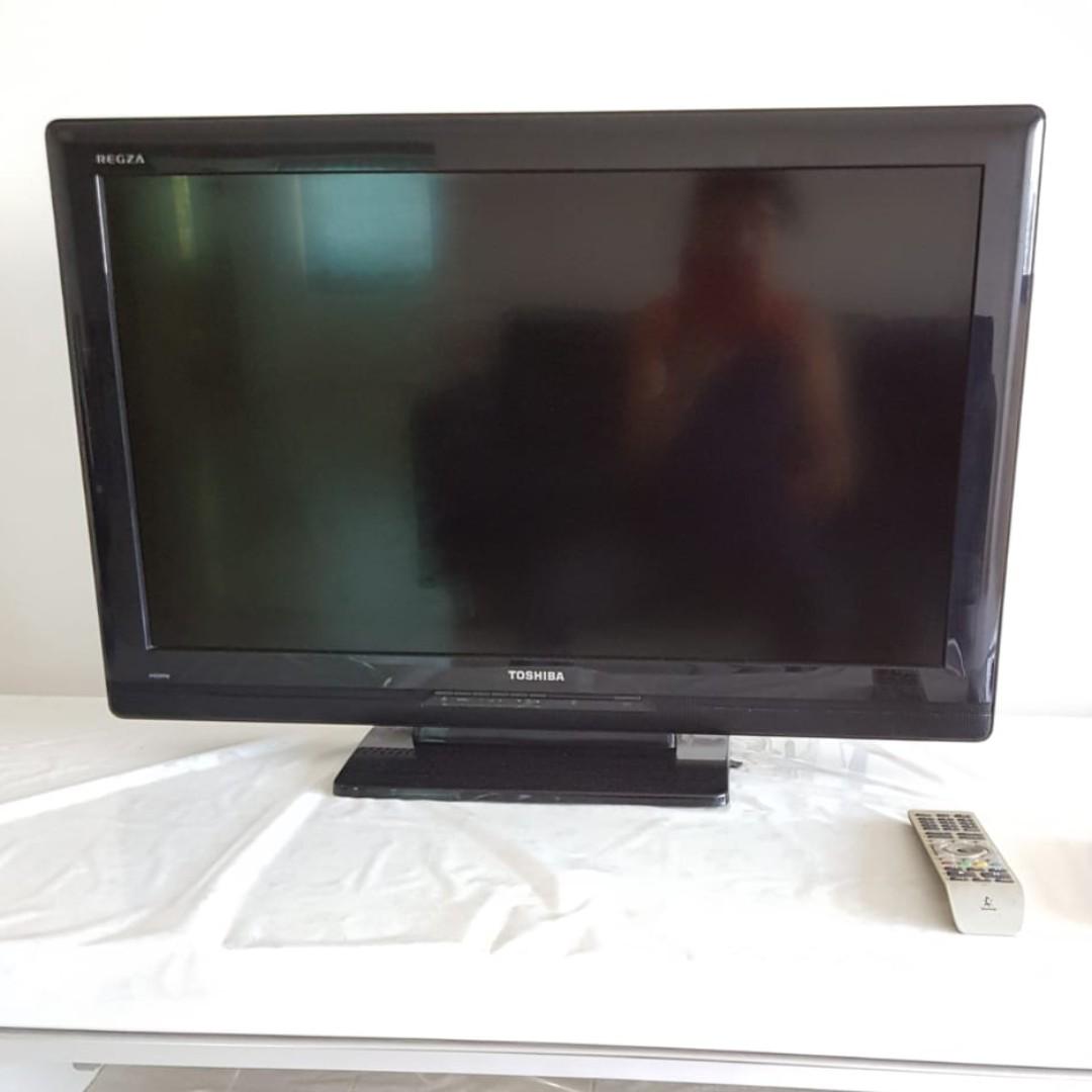 30 Inch Toshiba Reza Tv Model 32av550e Home Appliances Tvs Entertainment Systems On Carousell