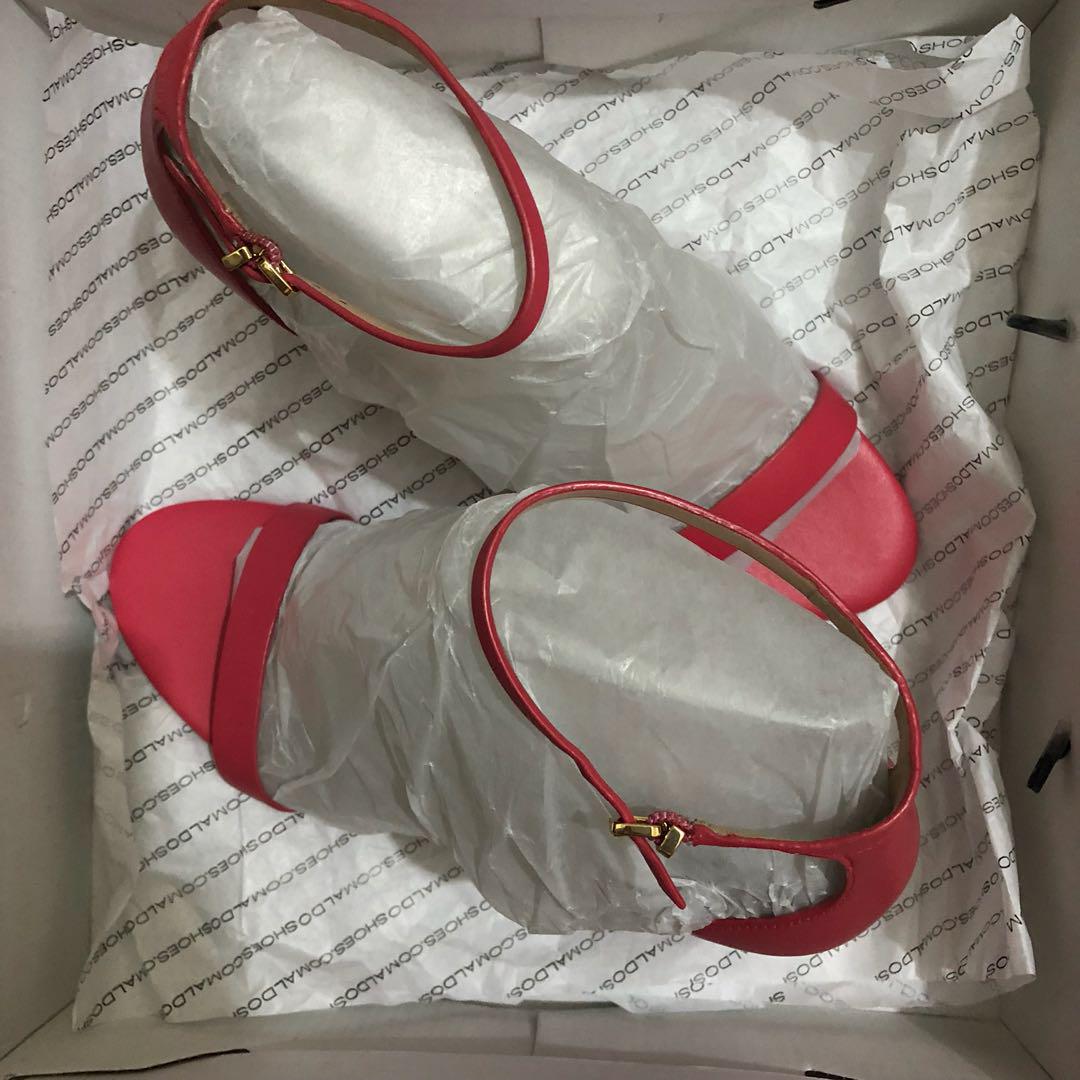 Brand New Aldo Shoes (Category: Sneakers) located in Quezon City. Submitted by ronugh (Listing ID 177209550, Image 3). Description: Size 8 !! Brand New rfs: too big for me small flaw (last pic).