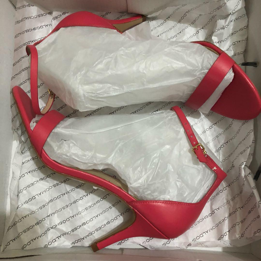 Brand New Aldo Shoes (Category: Sneakers) located in Quezon City. Submitted by ronugh (Listing ID 177209550, Image 1). Description: Size 8 !! Brand New rfs: too big for me small flaw (last pic).