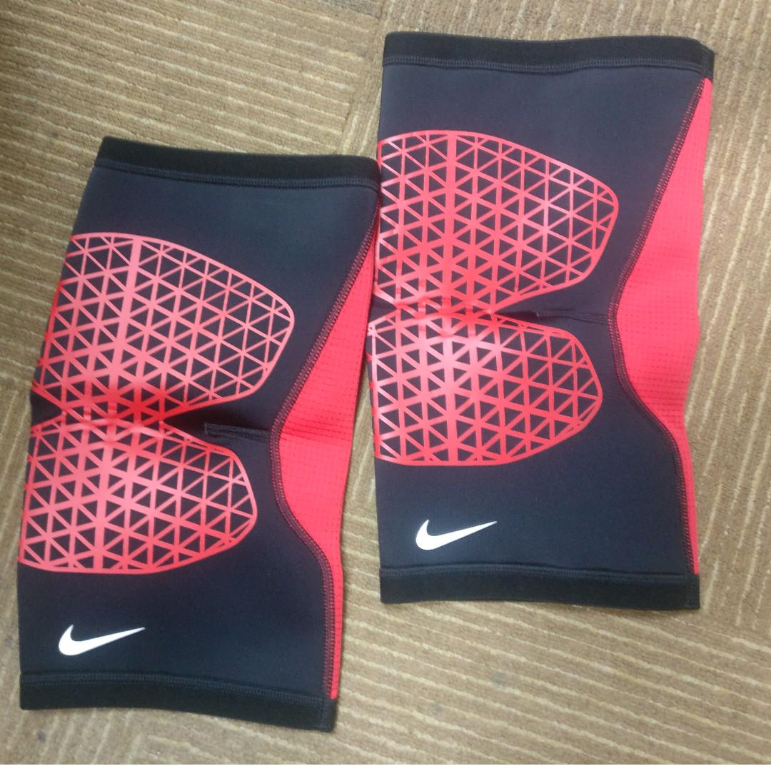 Nike Pro Combat Hyperstrong Knee Sleeve