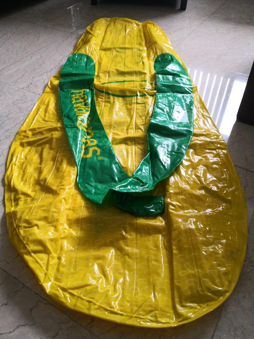 Havaianas pool float deals