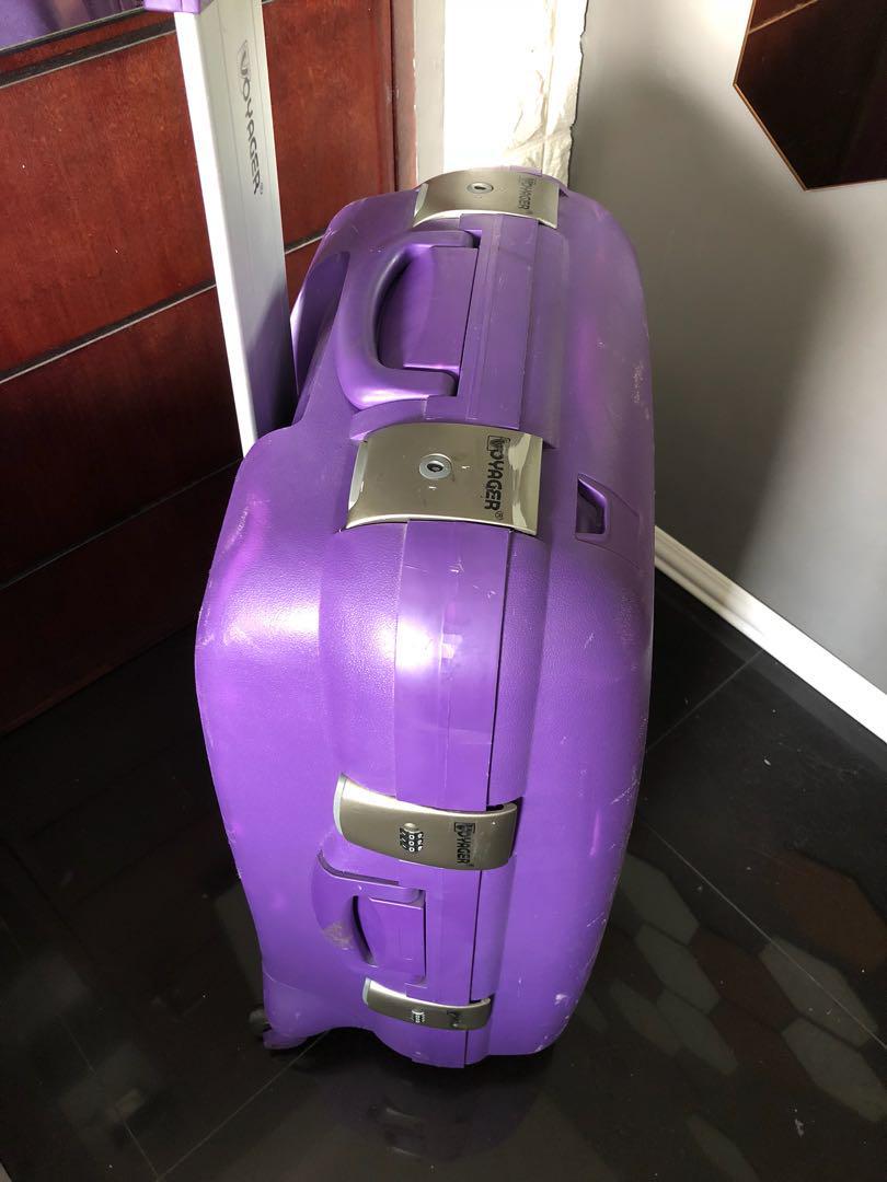 VOYAGER Hard Shell Clam Type Luggage in Medium, Hobbies & Toys, Travel