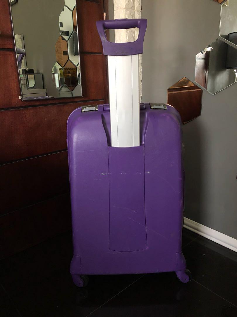 VOYAGER Hard Shell Clam Type Luggage in Medium, Hobbies & Toys, Travel