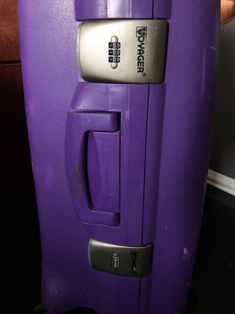 VOYAGER Hard Shell Clam Type Luggage in Medium, Hobbies & Toys, Travel